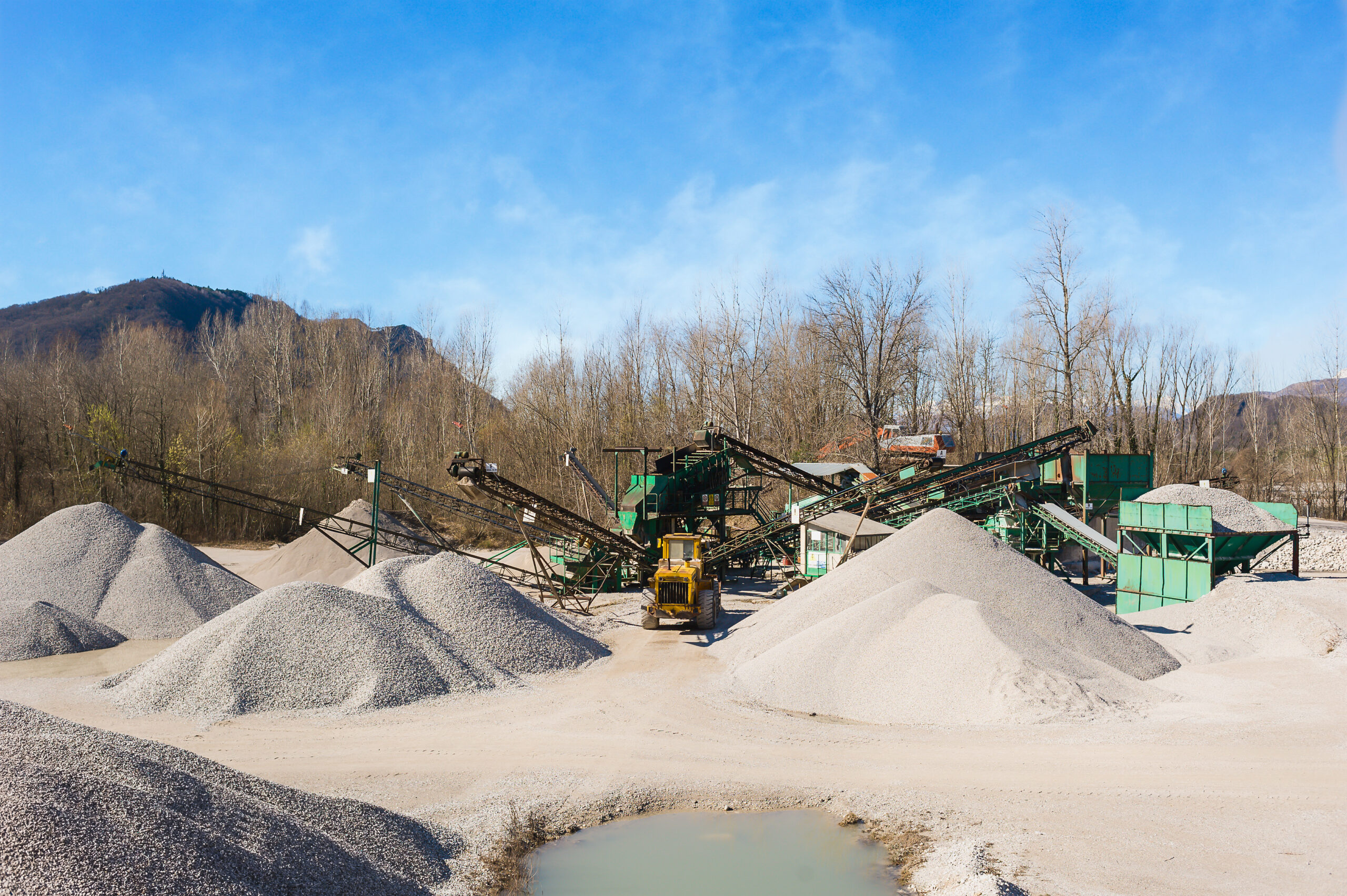 Gravel aggregate extraction. Machinery distribution and classifi Extraction gravel. Machinery distribution and classification by size gravel. Conveyors for transporting gravel.Gravel quarry. Construction industry.